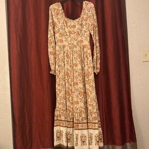 Vintage-Inspired Floral Long Sleeve Dress